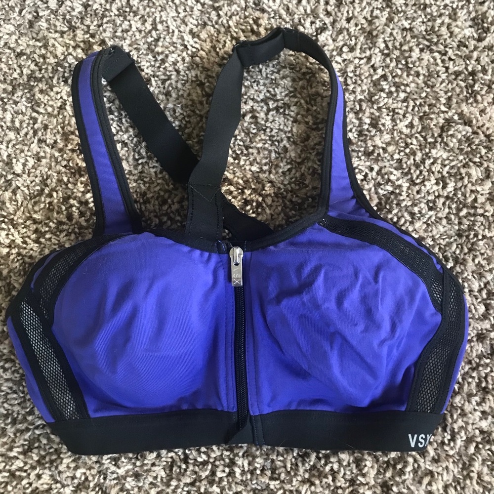 Victoria’s Secret VSX front zip sports bra - 34B